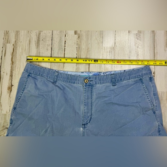 Tommy Bahama Chino Shorts Men's 42 Performance Athletic Blue - Picture 4 of 9